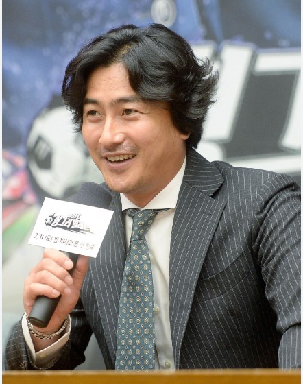 Ahn Jung Hwan từ giã sự nghiệp bóng đá để dấn thân vào nghệ thuật